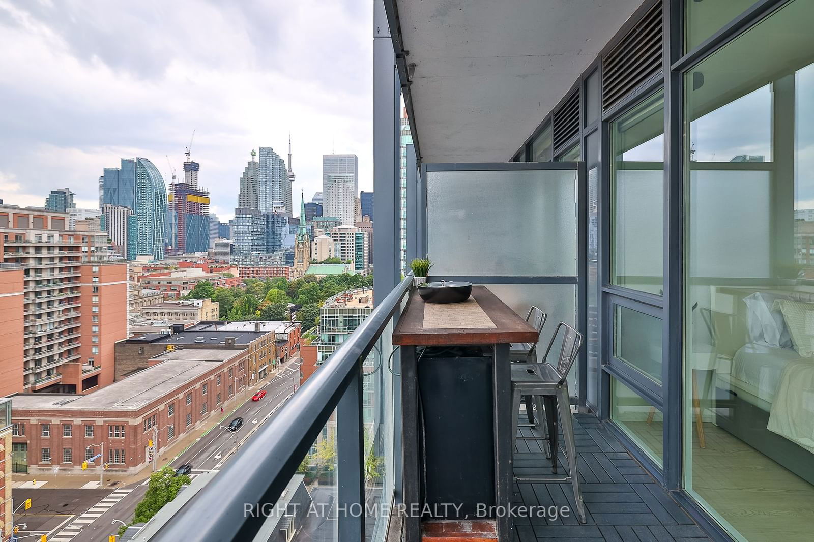 105 George St, unit 1306 for sale