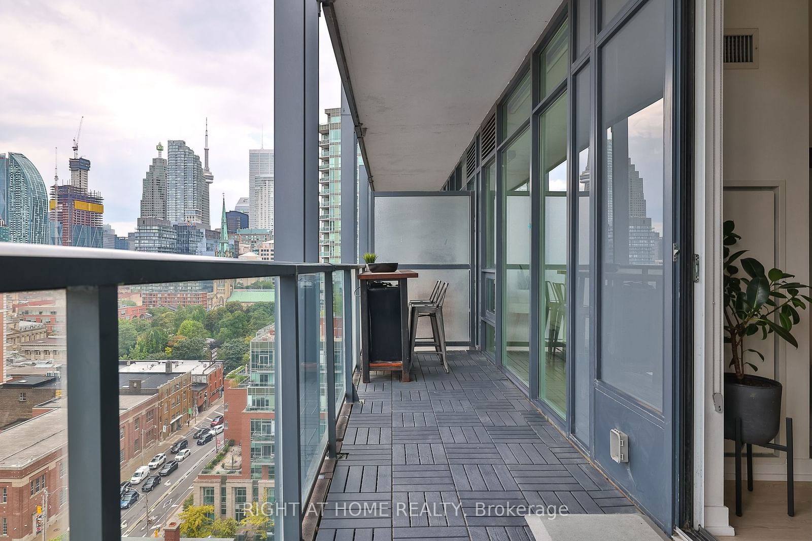 105 George St, unit 1306 for sale