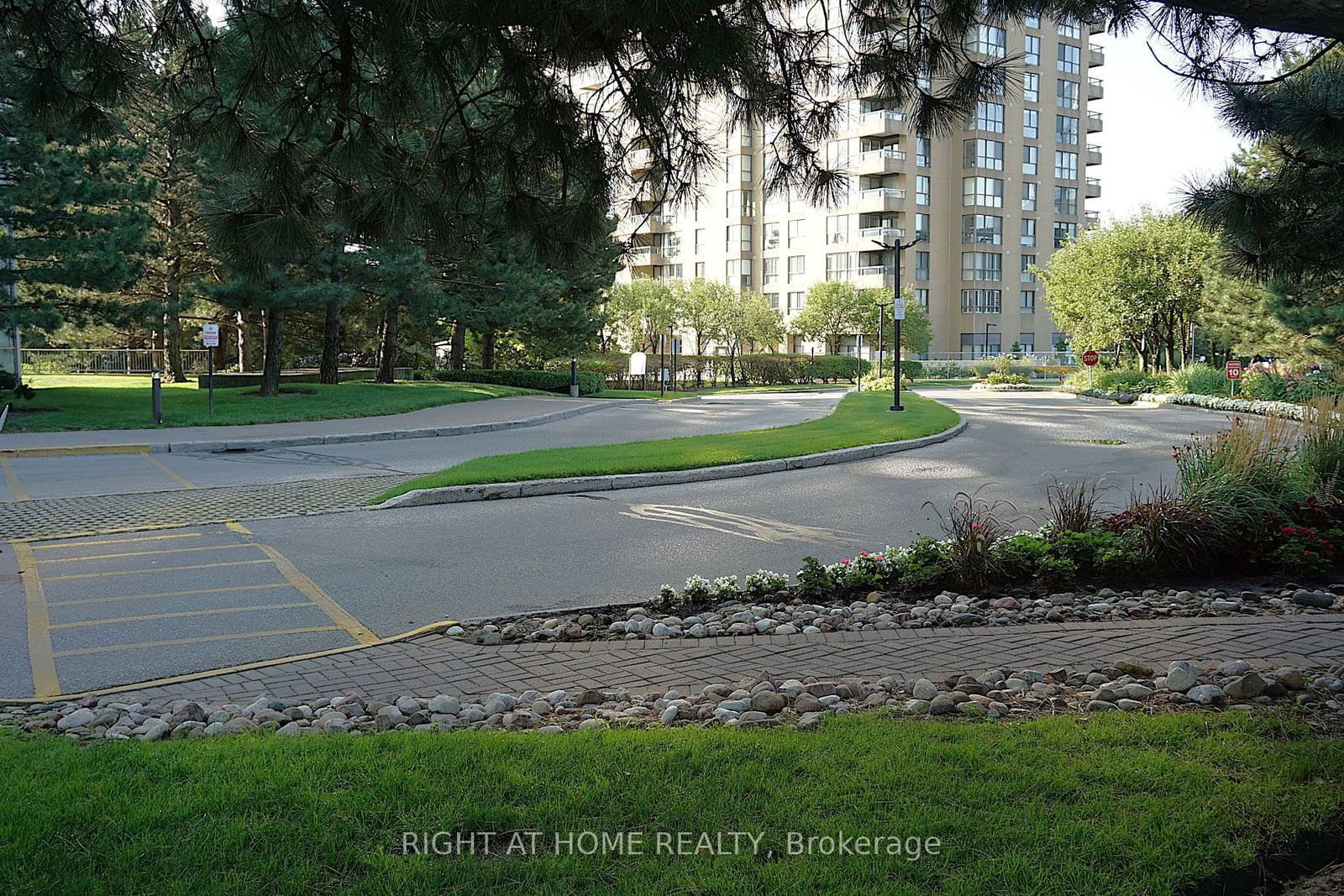 Concorde Park II Condos, North York, Toronto