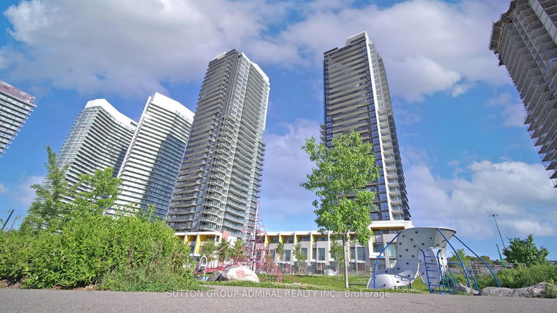 95 McMahon Dr, unit 906 for sale - image #1