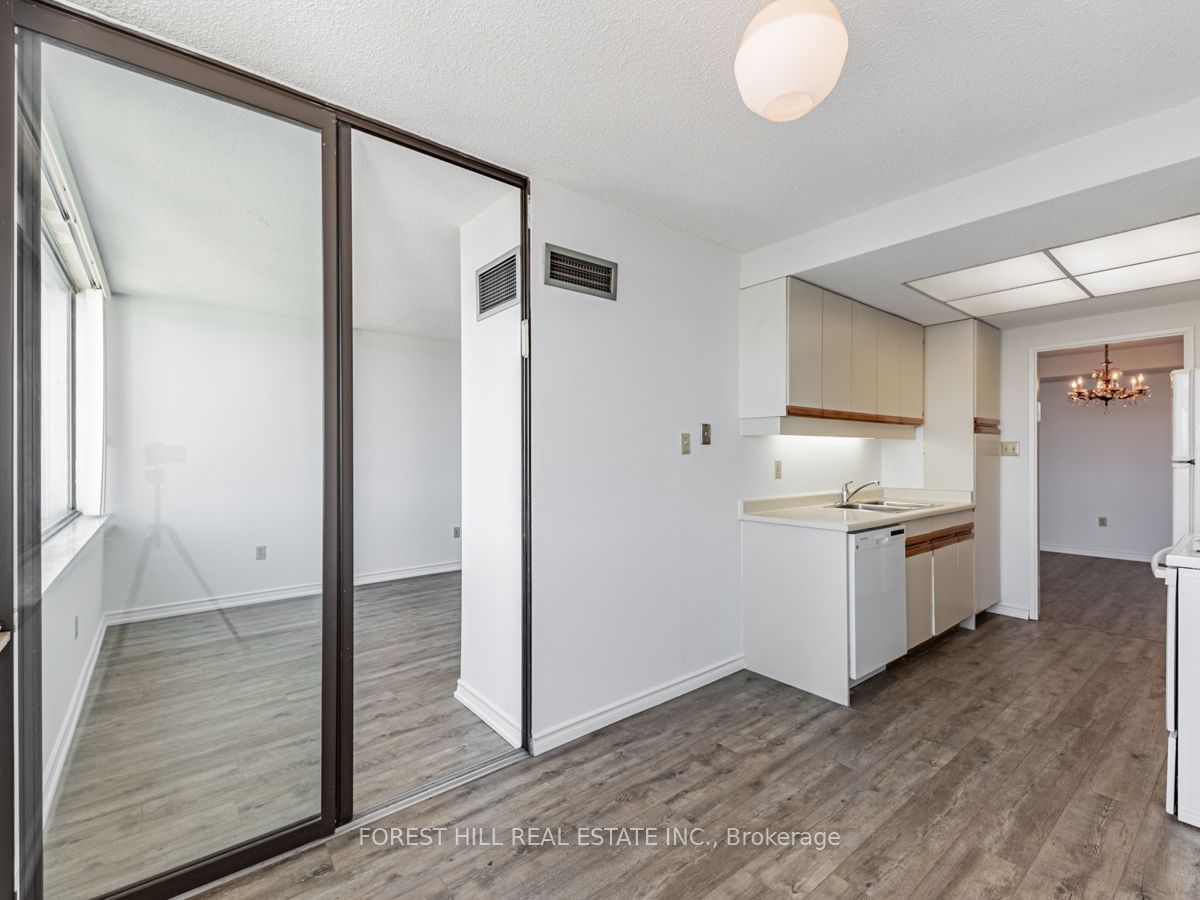 3000 Bathurst St, unit 1607 for rent - image #11