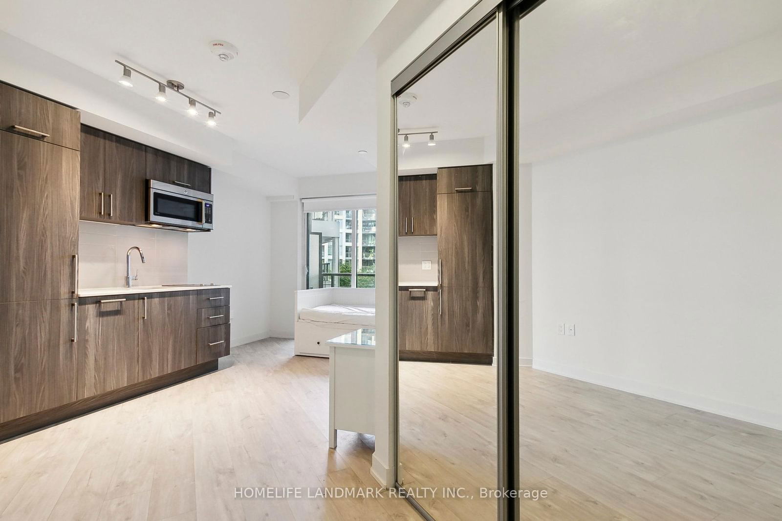 27 BATHURST St, unit 301W for sale - image #14