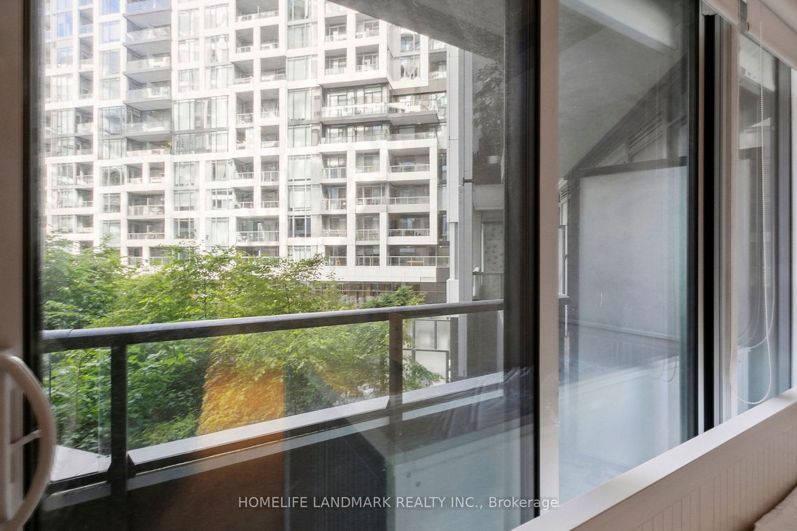 27 BATHURST St, unit 301W for sale