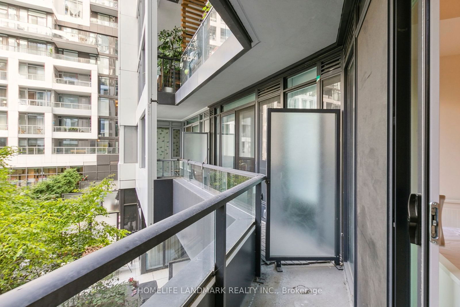 27 BATHURST St, unit 301W for sale