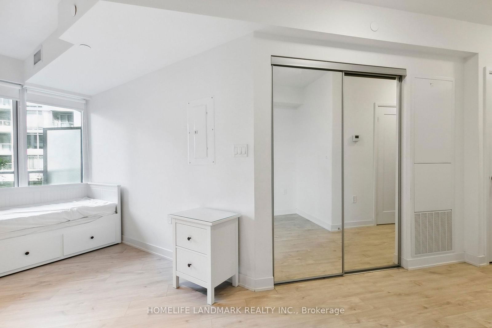 27 BATHURST St, unit 301W for sale - image #8