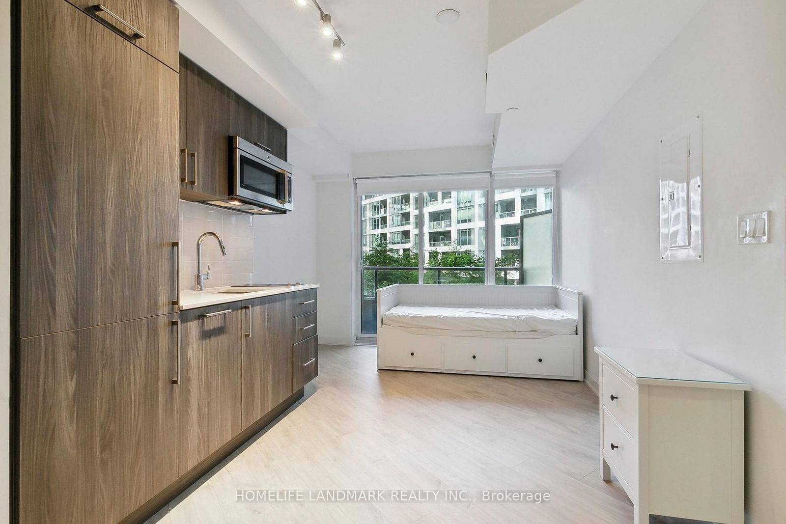 27 BATHURST St, unit 301W for sale