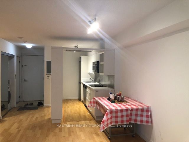 111 Elizabeth St, unit 318 for rent