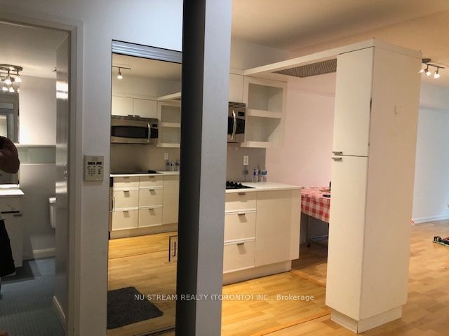 111 Elizabeth St, unit 318 for rent