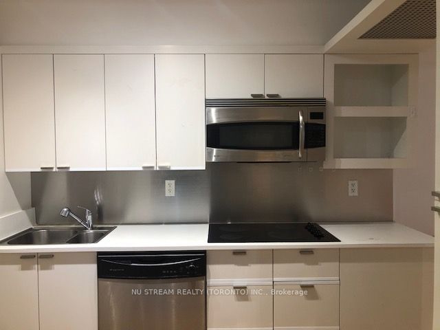 111 Elizabeth St, unit 318 for rent - image #6