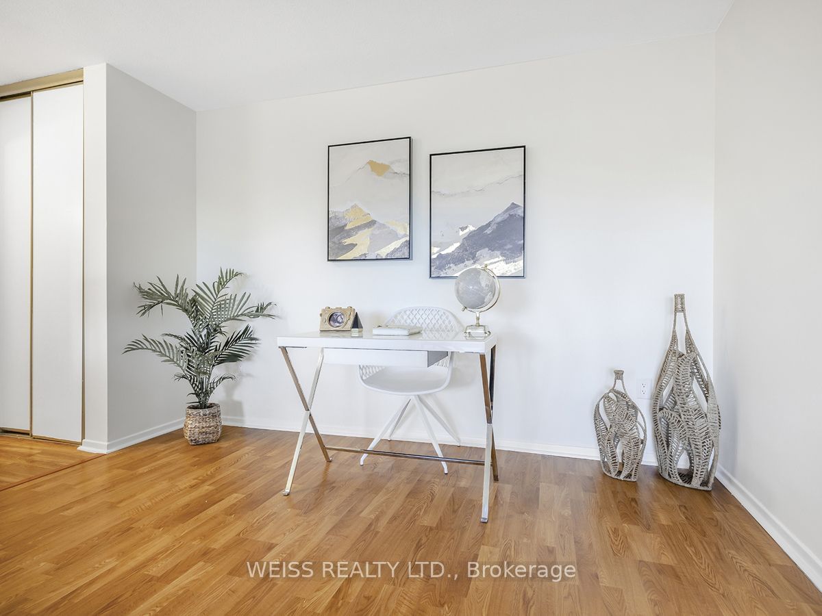 150 Neptune Dr, unit 501 for sale - image #24