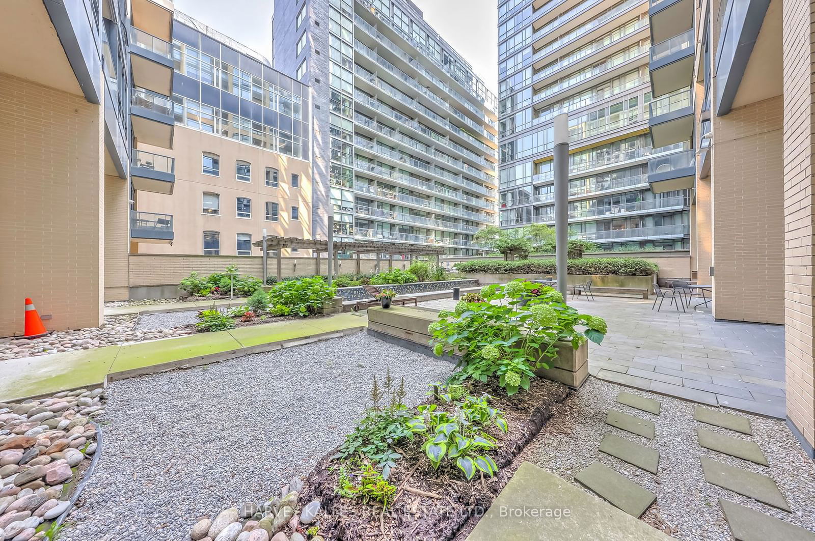 438 King St W, unit 914 for rent - image #26