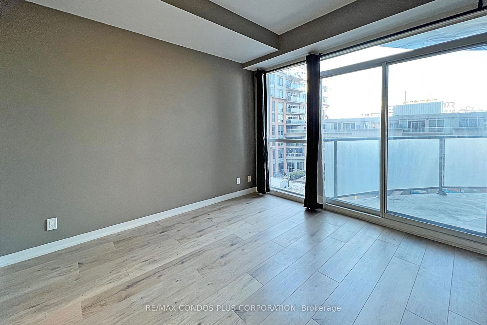 1 Shaw St, unit 429 for rent - image #2