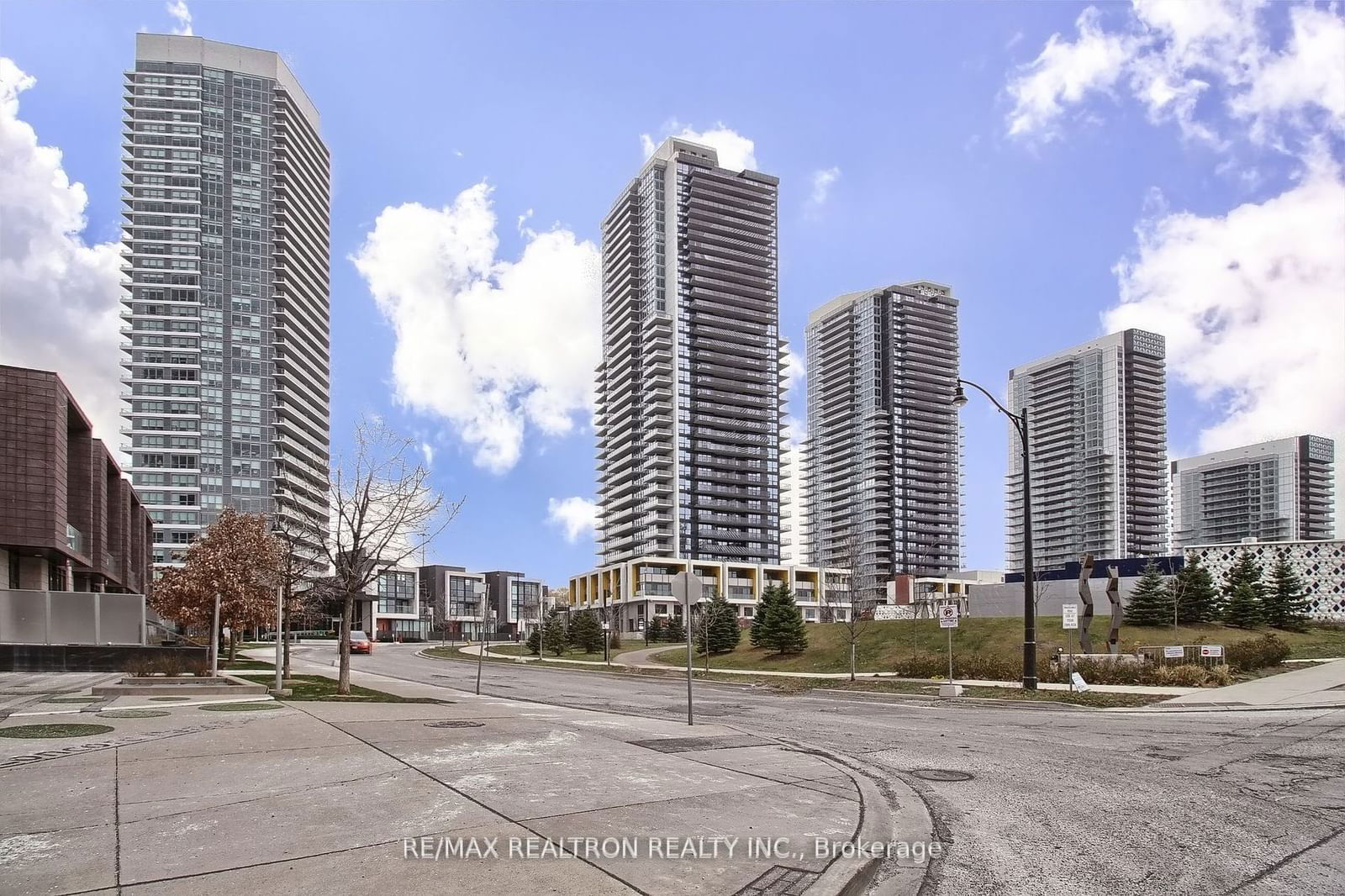 95 McMahon Dr, unit 3108 for sale - image #2