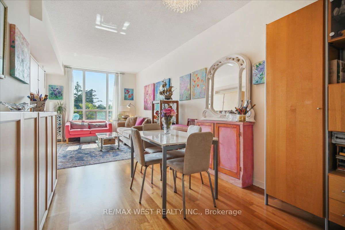 455 Rosewell Ave, unit 511 for sale - image #3