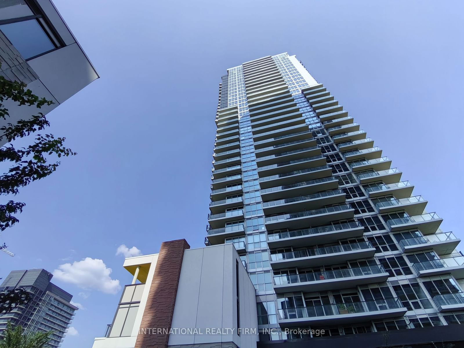 95 McMahon Dr, unit 1907 for rent - image #2