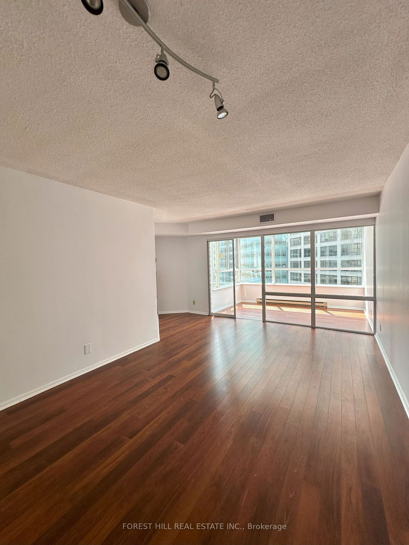 711 Bay St, unit 1914 for rent