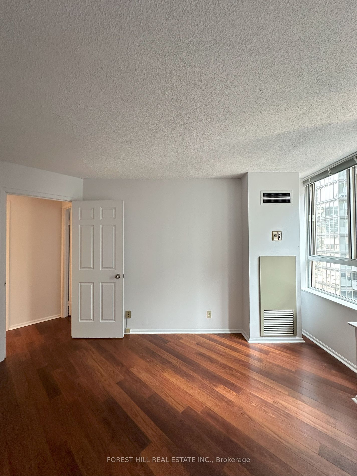 711 Bay St, unit 1914 for rent