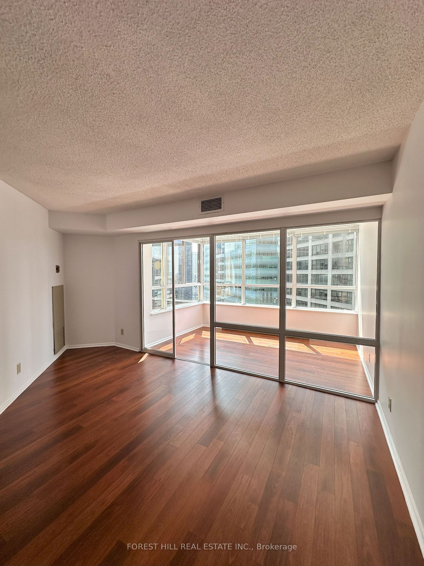 711 Bay St, unit 1914 for rent