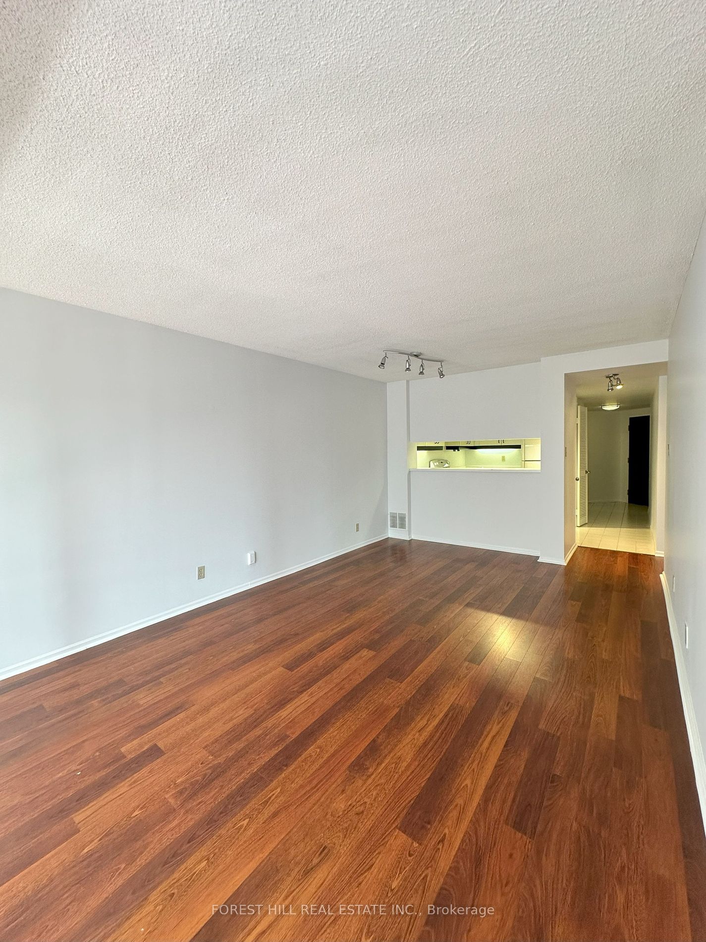 711 Bay St, unit 1914 for rent