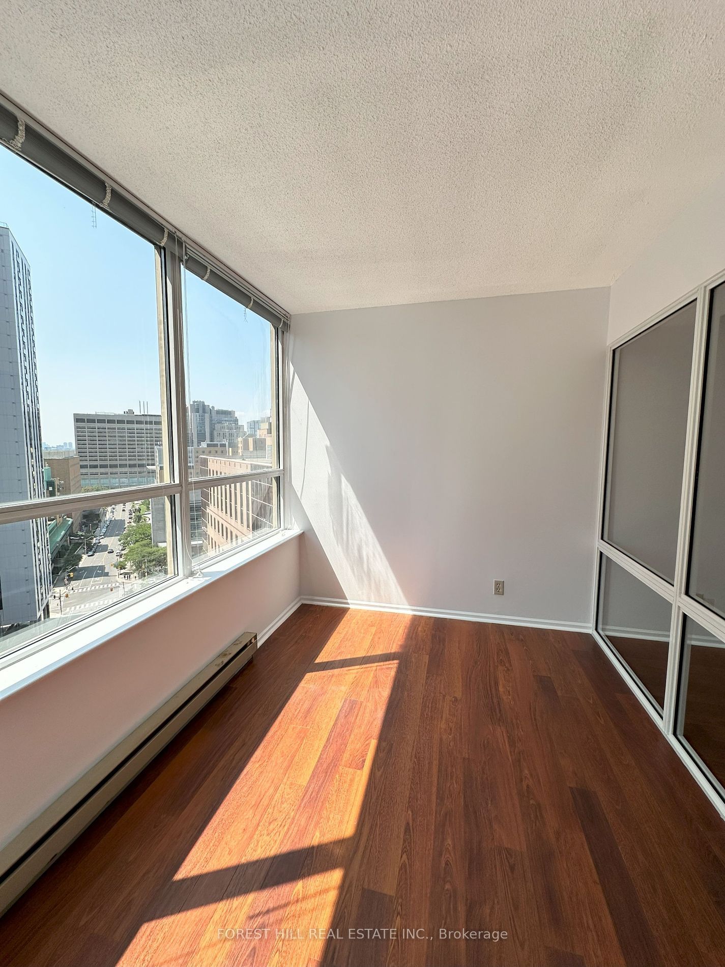 711 Bay St, unit 1914 for rent - image #6