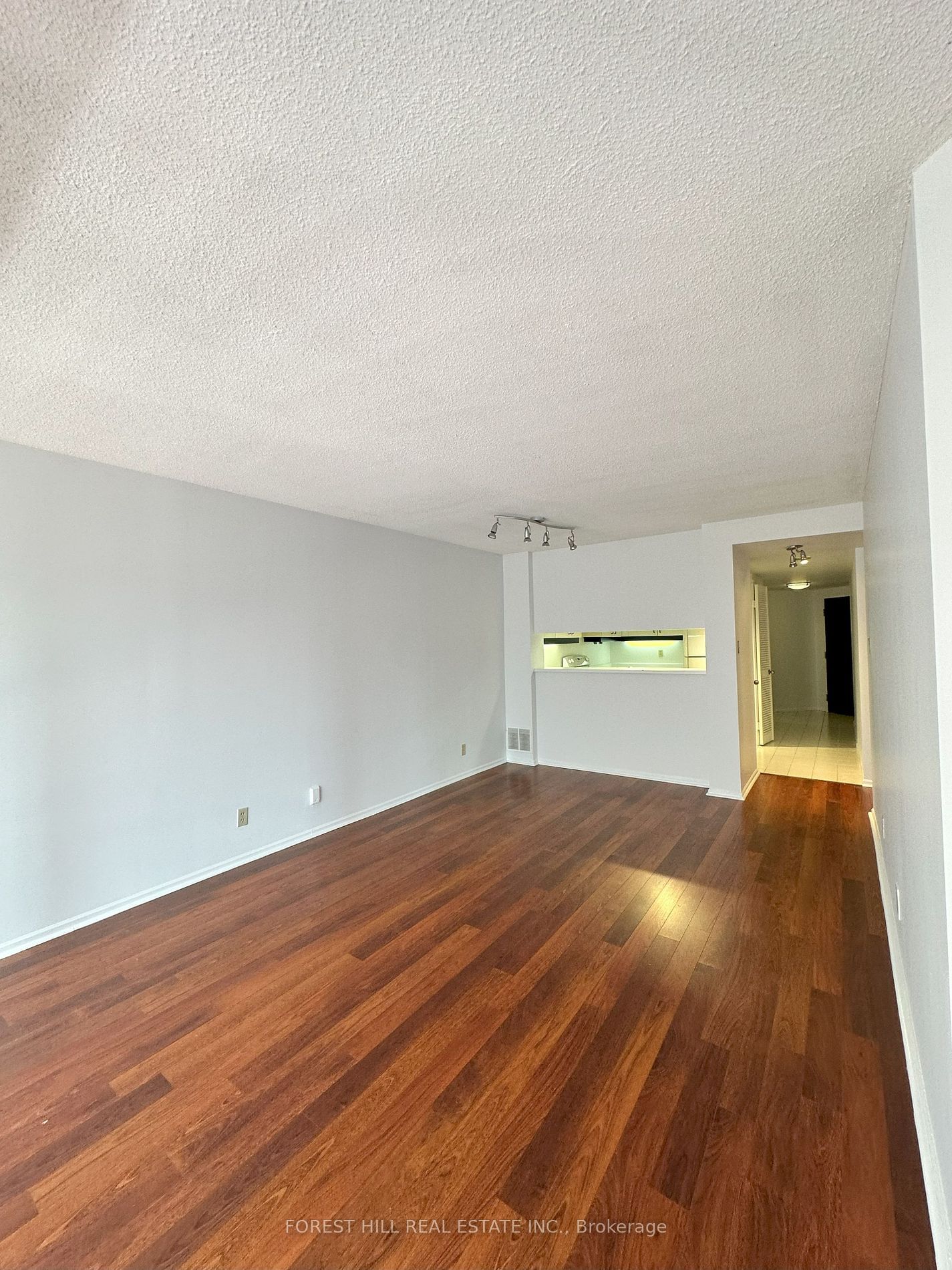 711 Bay St, unit 1914 for rent