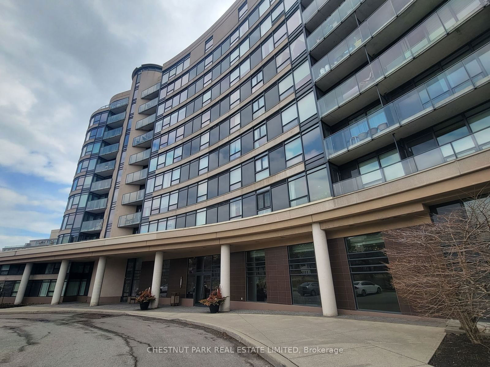 18 Valley Woods Rd, unit 705 for rent - image #2