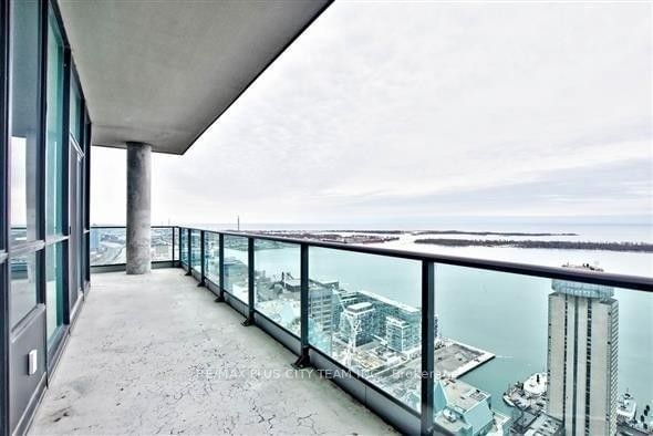 33 Bay St, unit 5005 for rent