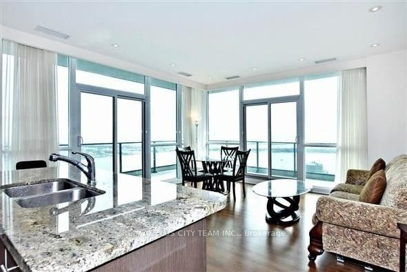 33 Bay St, unit 5005 for rent