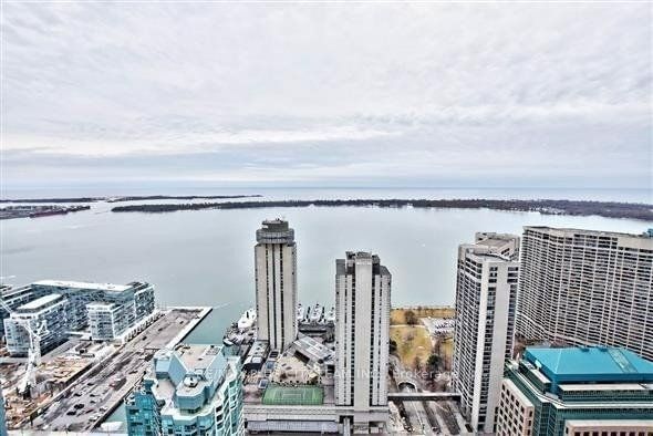 33 Bay St, unit 5005 for rent