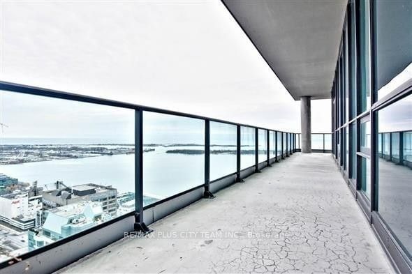 33 Bay St, unit 5005 for rent