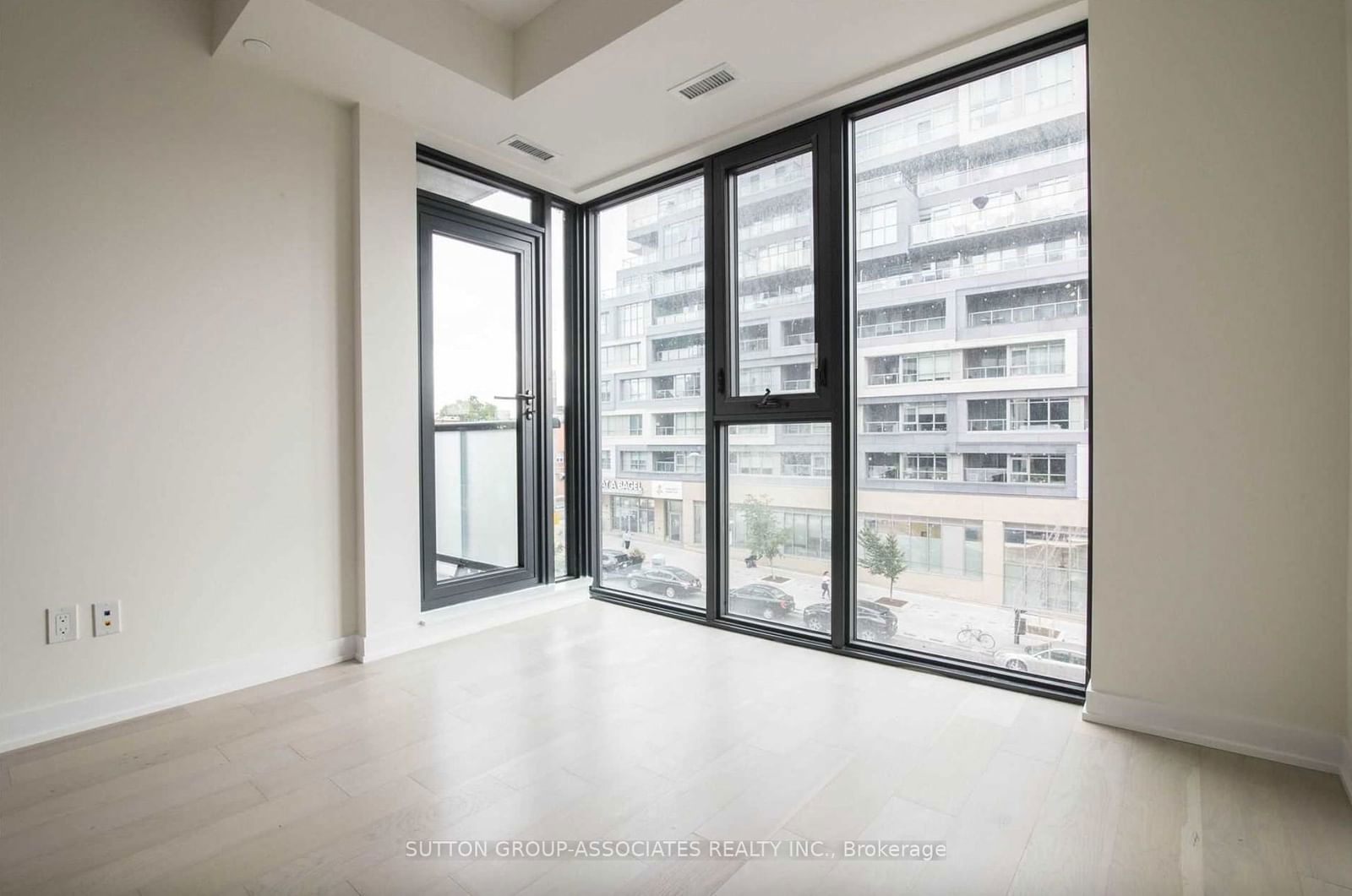 840 St Clair Ave W, unit 416 for rent - image #7