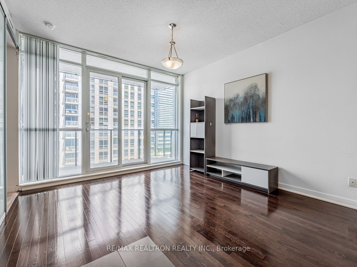 770 Bay St, unit 1606 for rent