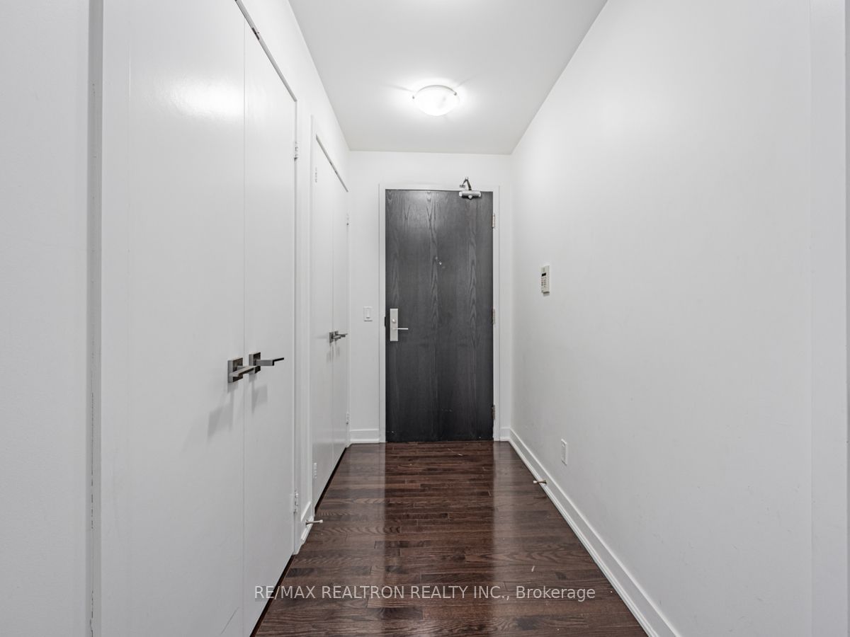 770 Bay St, unit 1606 for rent