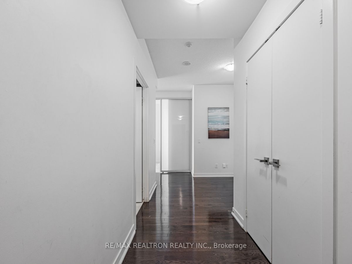 770 Bay St, unit 1606 for rent