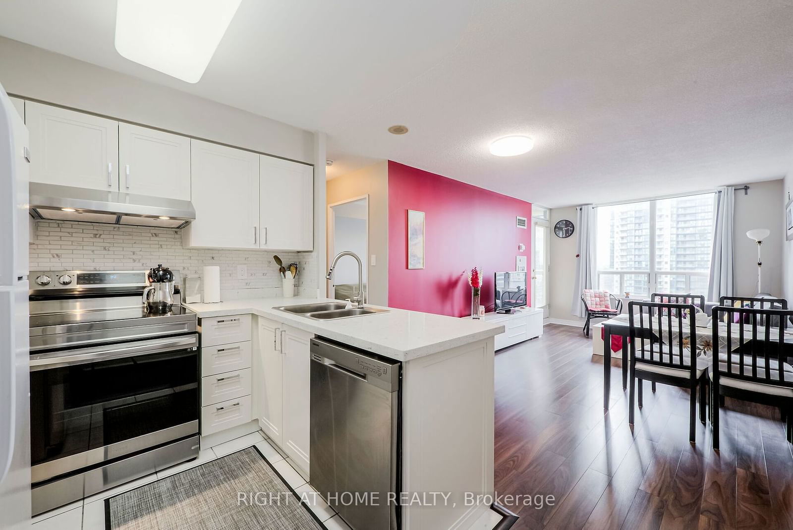 28 Empress Ave, unit 1701 for rent - image #9