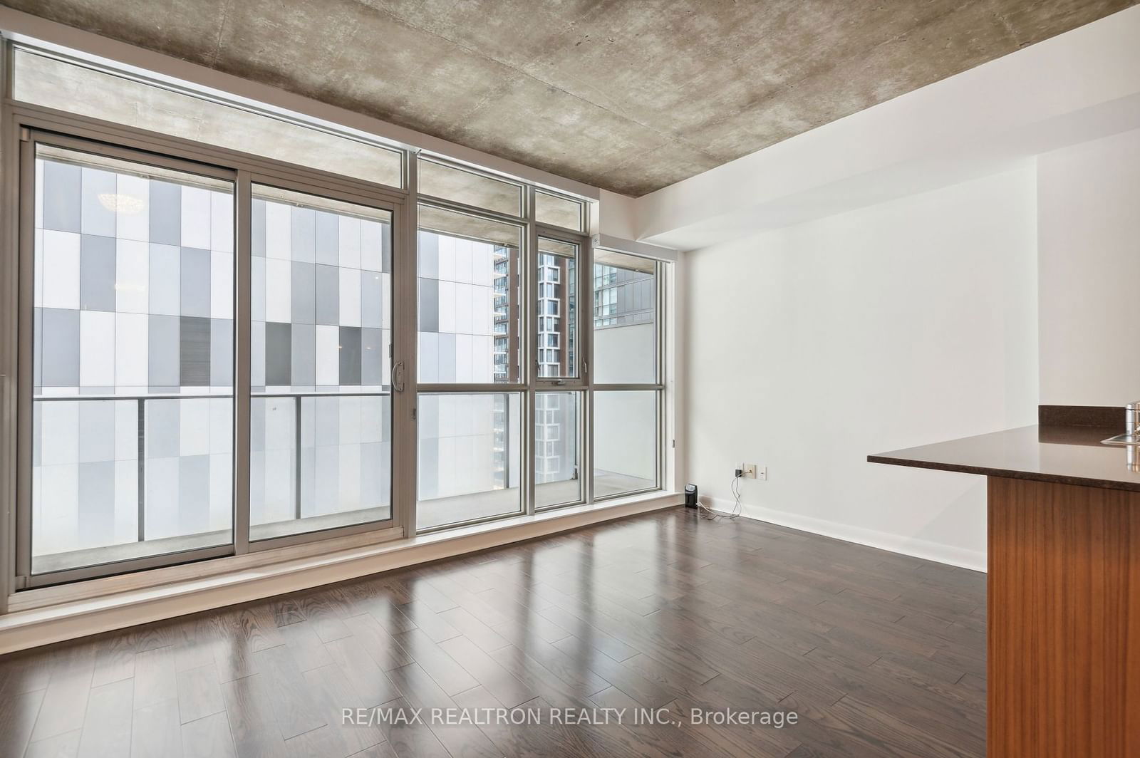 375 King St W, unit 2006 for sale