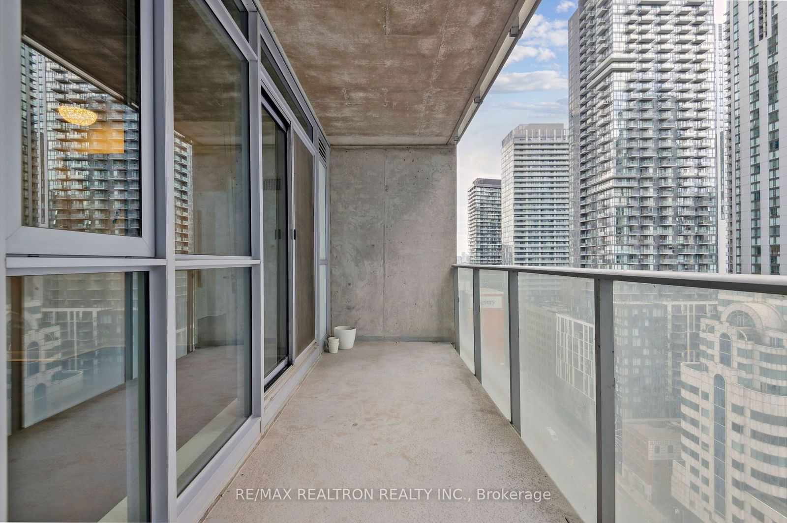 375 King St W, unit 2006 for sale