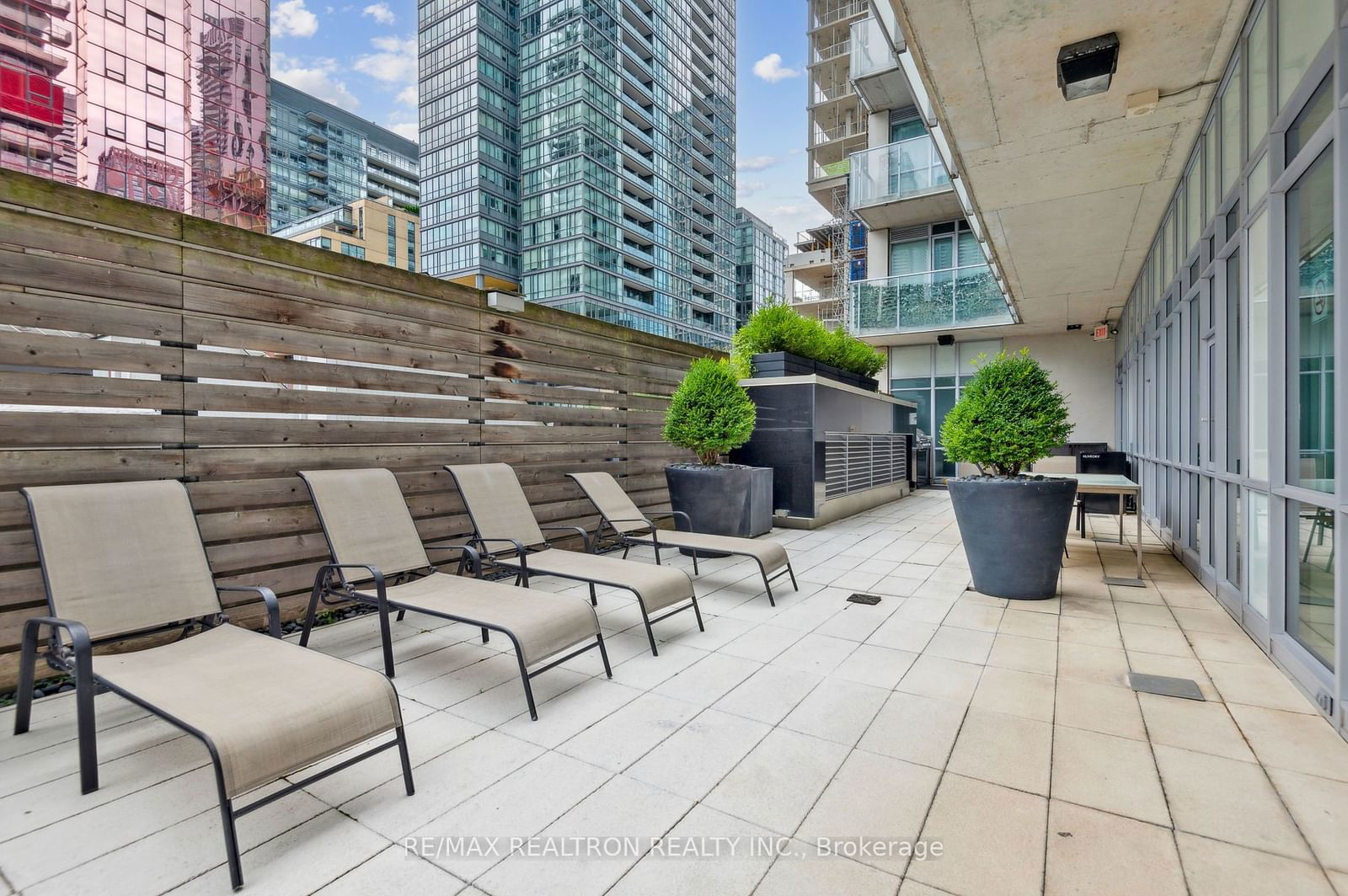 375 King St W, unit 2006 for sale