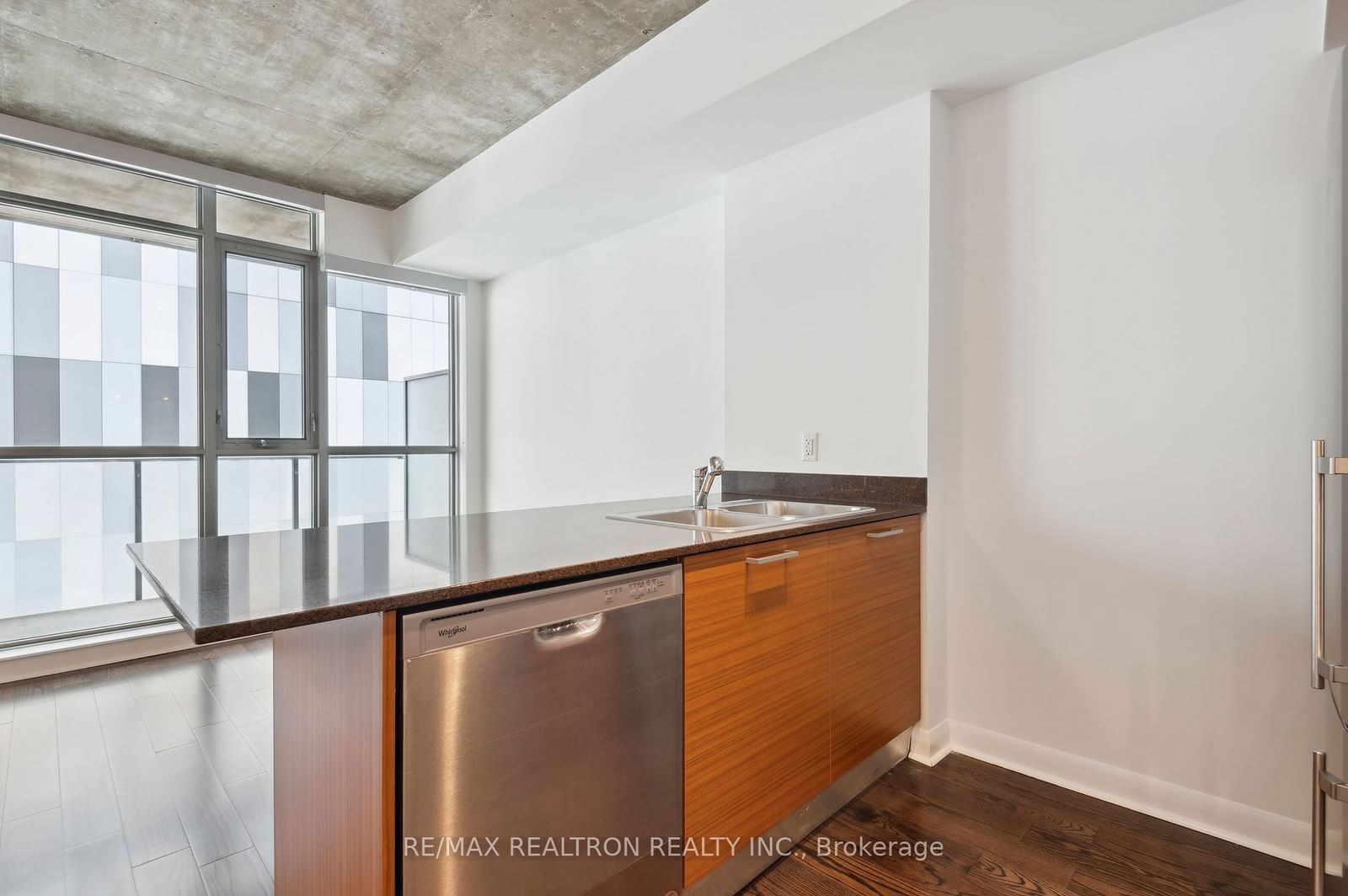 375 King St W, unit 2006 for sale