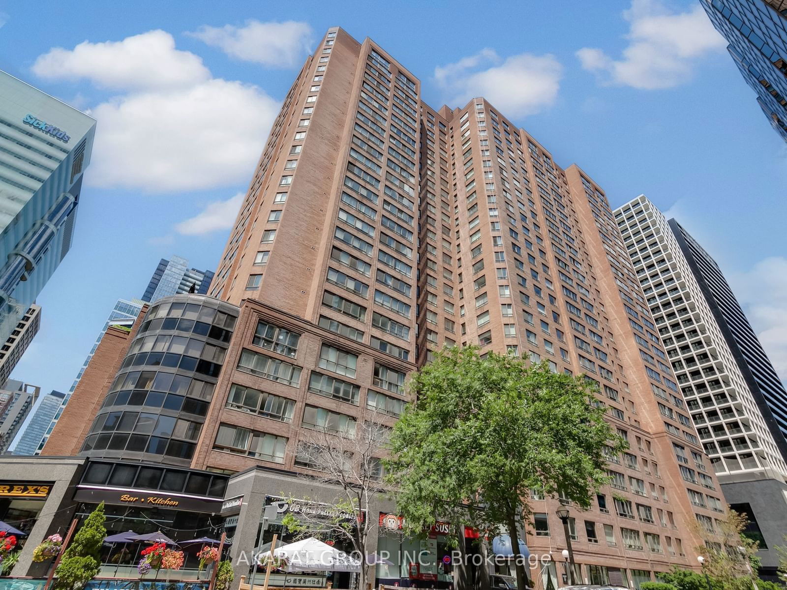 633 Bay St, unit Ph05 for rent