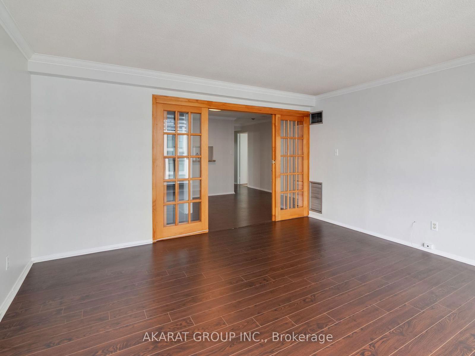 633 Bay St, unit Ph05 for rent