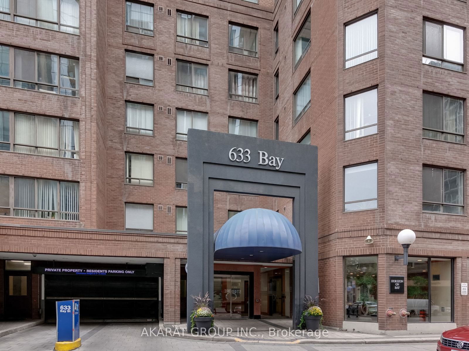 633 Bay St, unit Ph05 for rent