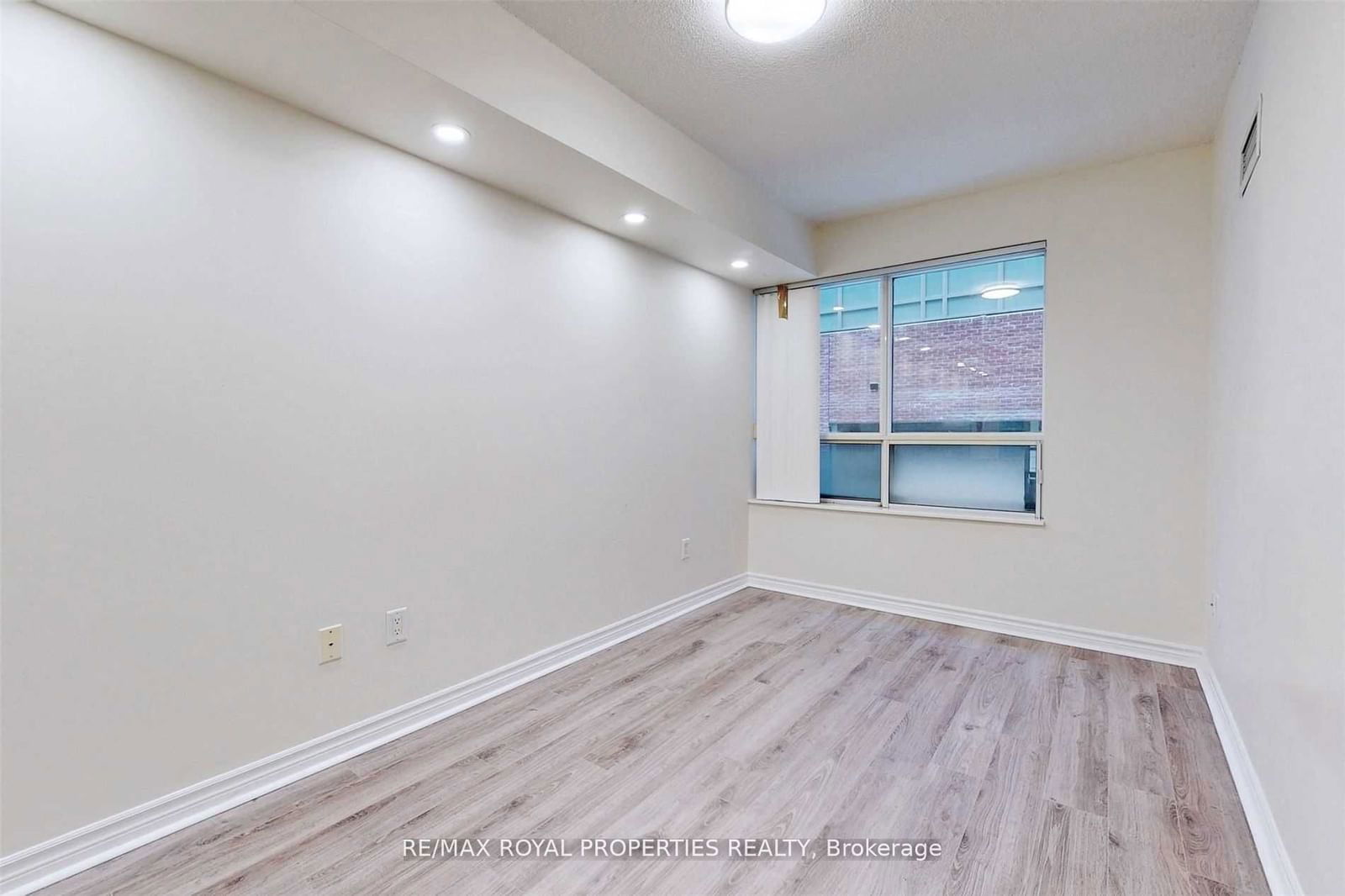 250 Wellington St W, unit 246 for rent - image #14