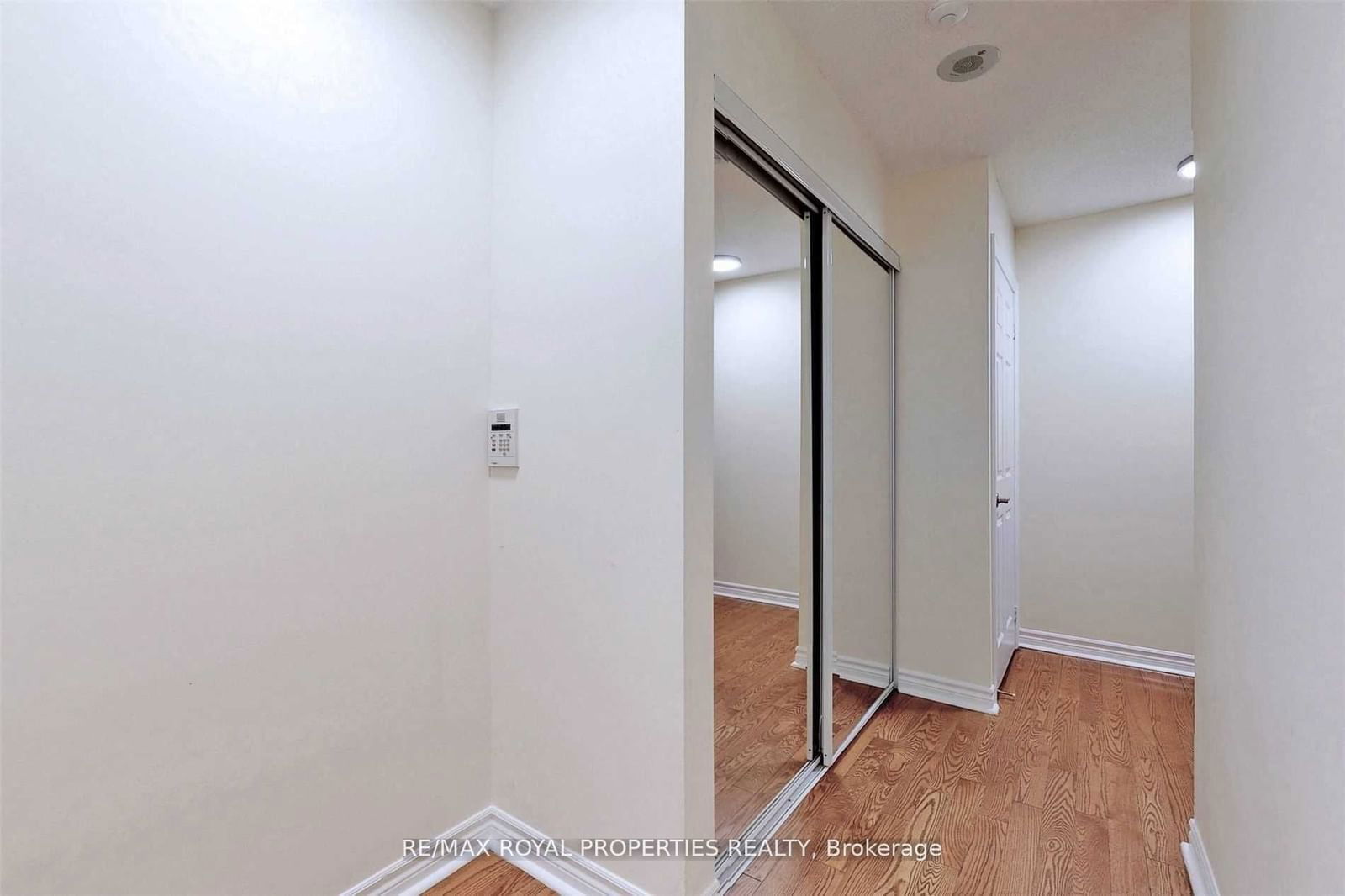 250 Wellington St W, unit 246 for rent - image #21