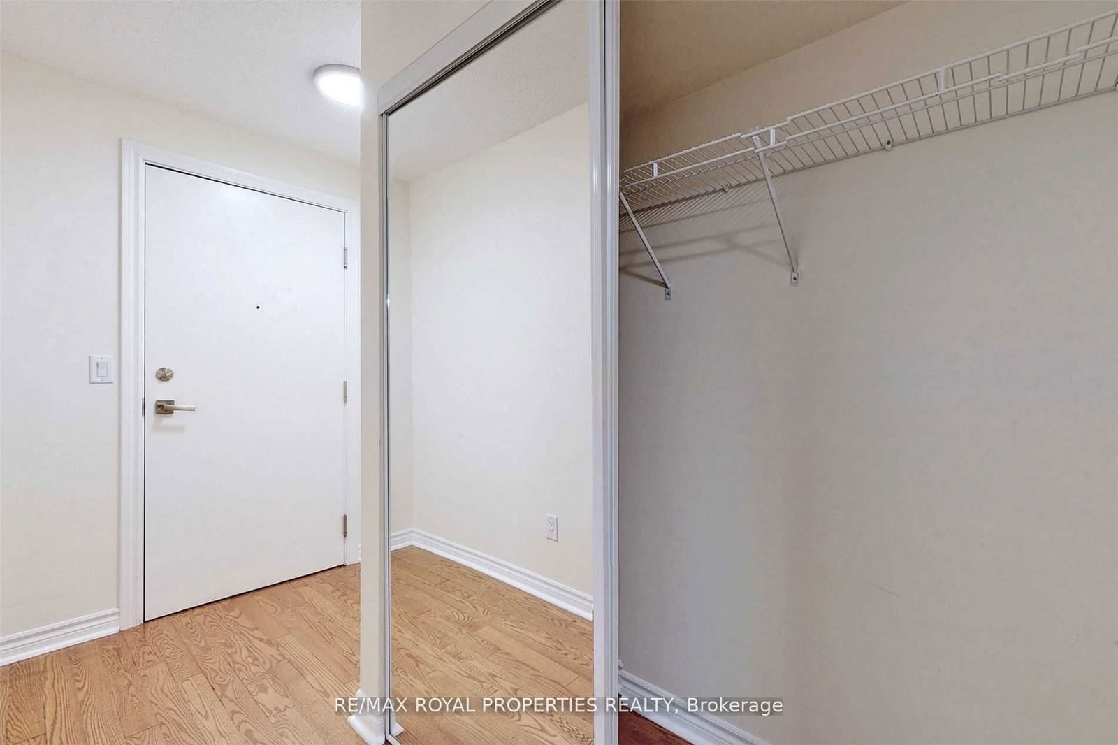 250 Wellington St W, unit 246 for rent - image #22