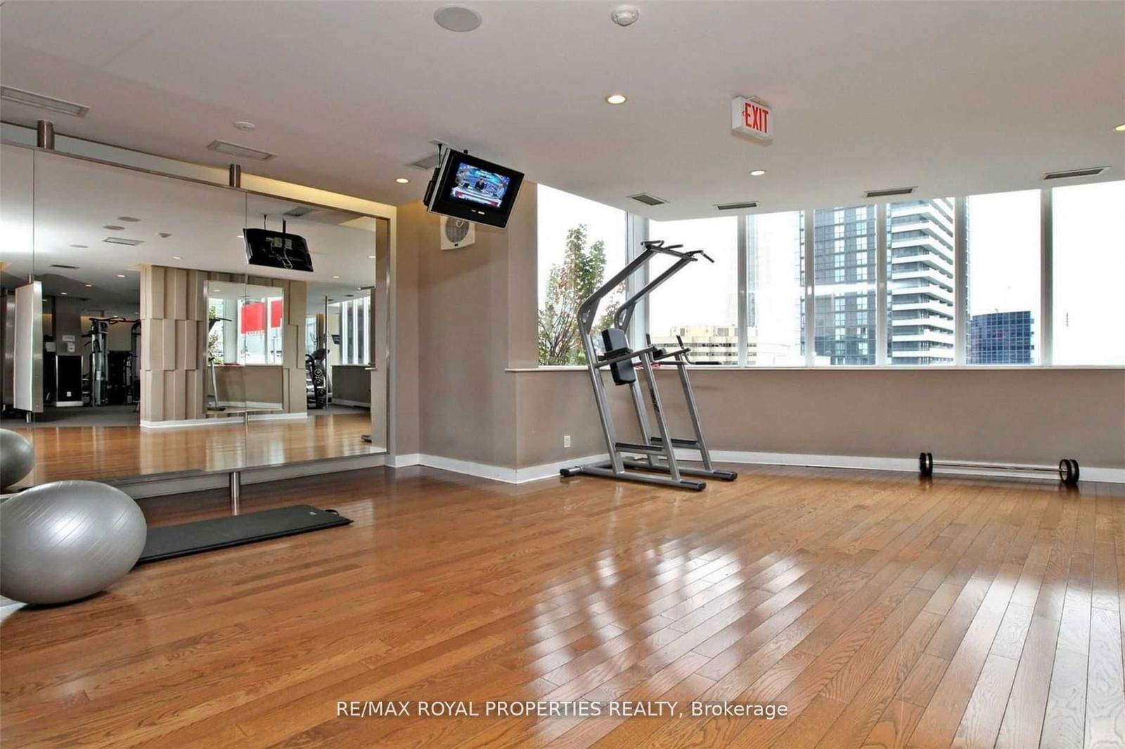 250 Wellington St W, unit 246 for rent - image #26