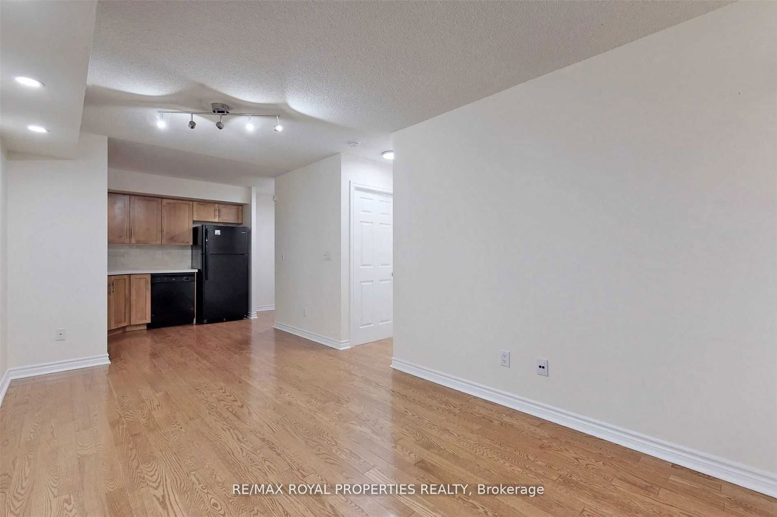 250 Wellington St W, unit 246 for rent - image #8