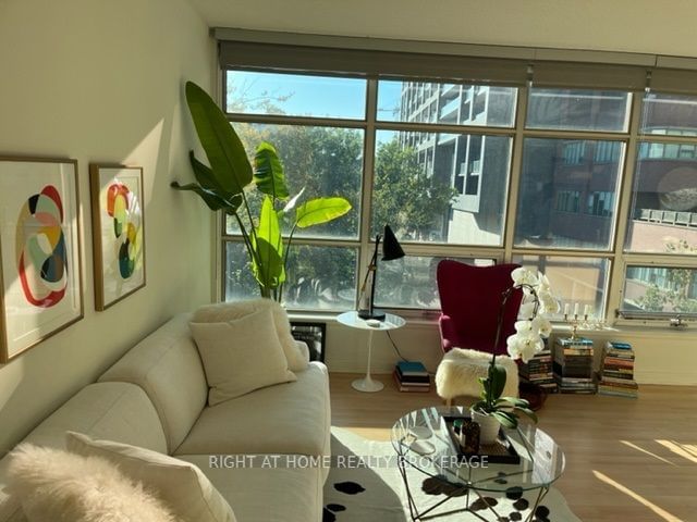 350 Wellington West St W, unit 414 for rent - image #8