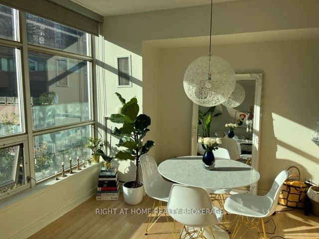 350 Wellington West St W, unit 414 for rent