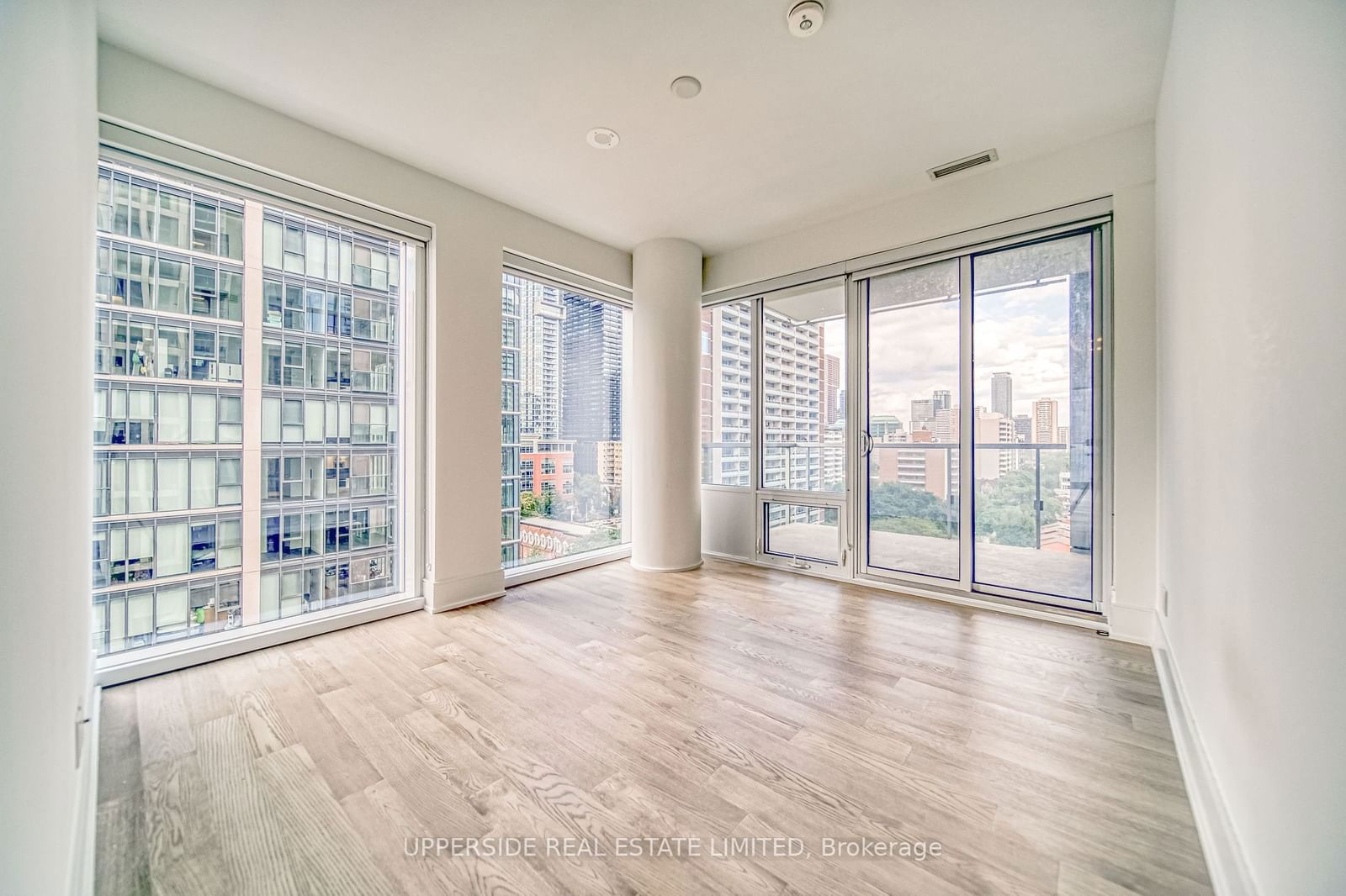 1 Gloucester St, unit 1016 for sale